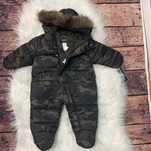 Rothschild baby boy- Camo pram, faux fur. 3-6 months.
